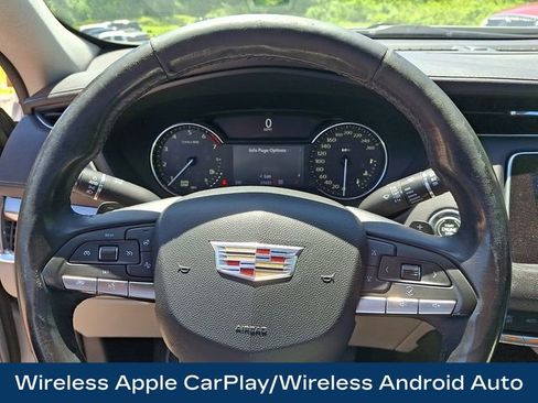 Used 2021 Cadillac XT4 Luxury w/ Trailering Package AWD/4WD image 4