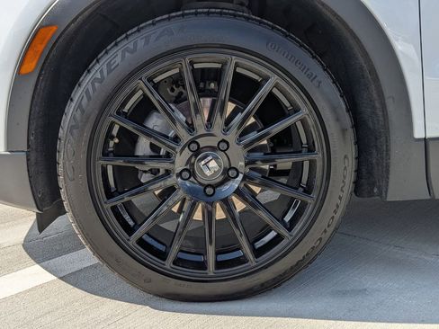 Used 2024 Cadillac XT4 Premium Luxury w/ Technology Package image 9