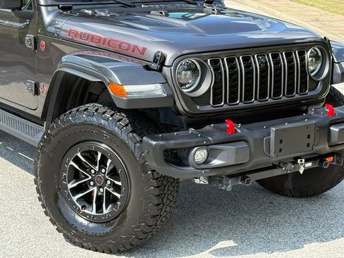 Used 2025 Jeep Wrangler Unlimited Rubicon AWD/4WD image 6
