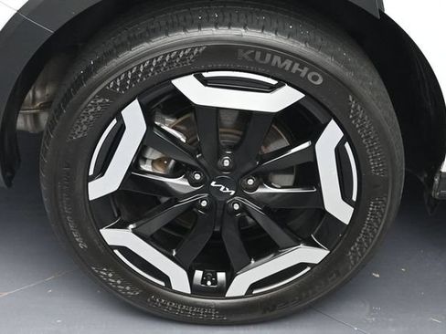 Used 2025 Kia Telluride S FWD image 5