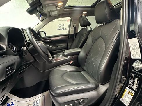 Used 2022 Toyota Highlander Platinum image 14