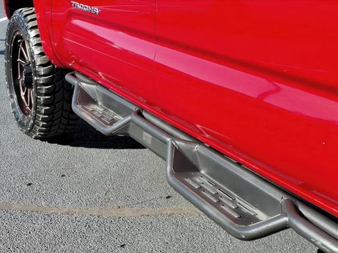 Used 2020 Toyota Tacoma TRD Sport image 8