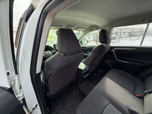 Used 2019 Toyota RAV4 LE image 18