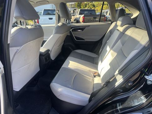 Used 2021 Toyota RAV4 XLE Premium AWD/4WD image 9