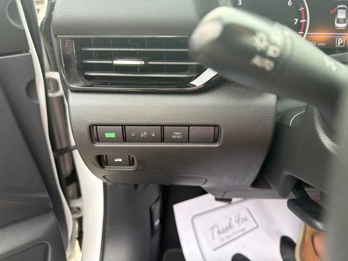 Used 2025 Nissan Sentra SV FWD image 23