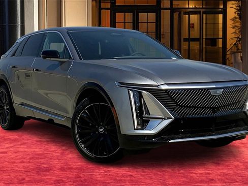 New 2025 Cadillac Lyriq Luxury image 2