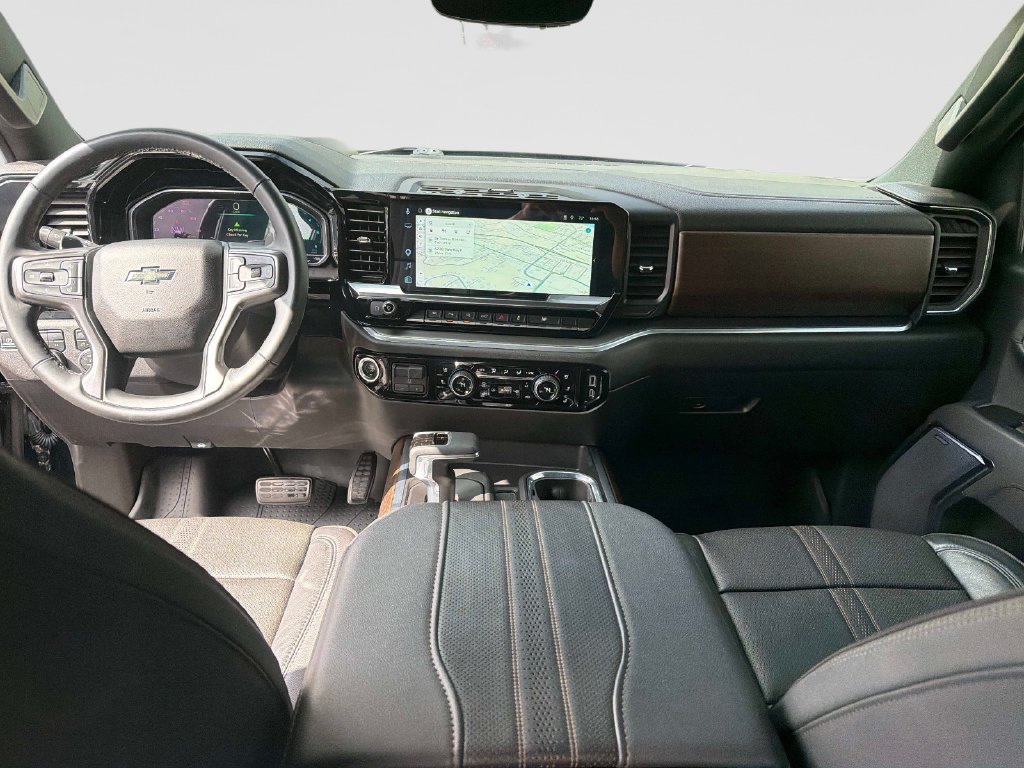 Used 2025 Chevrolet Silverado 1500 High Country w/ High Country Premium Package AWD/4WD image 17