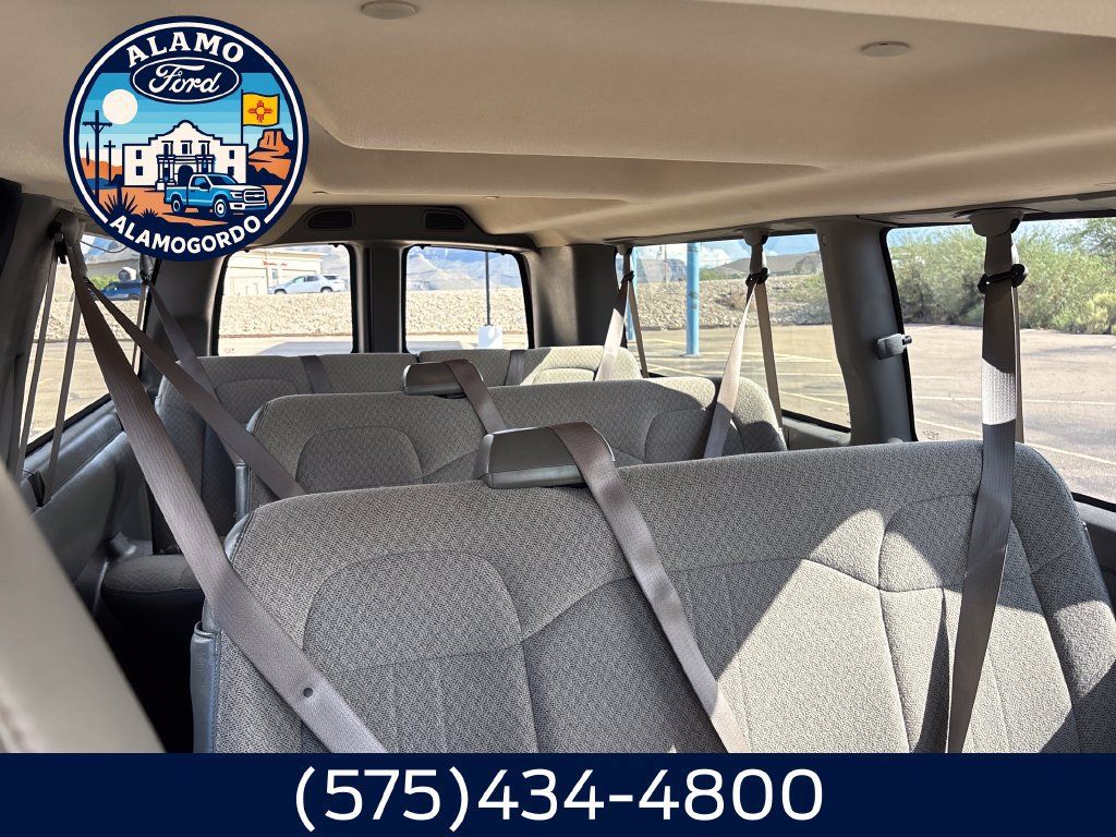 Used 2022 Chevrolet Express 3500 LT w/ LT Preferred Equipment Group RWD image 24