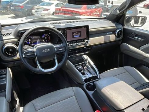 Used 2025 Chevrolet Colorado ZR2 w/ Technology Package AWD/4WD image 16