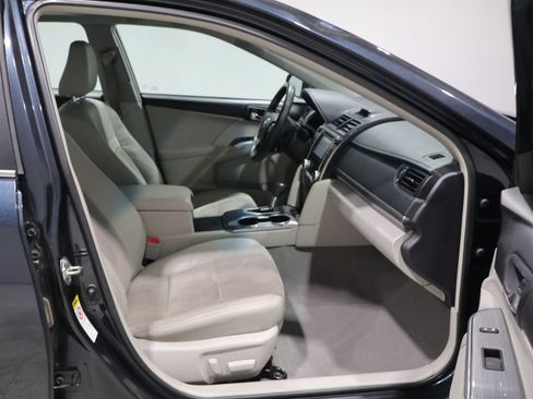 Used 2014 Toyota Camry XLE w/ Leather Package FWD image 23
