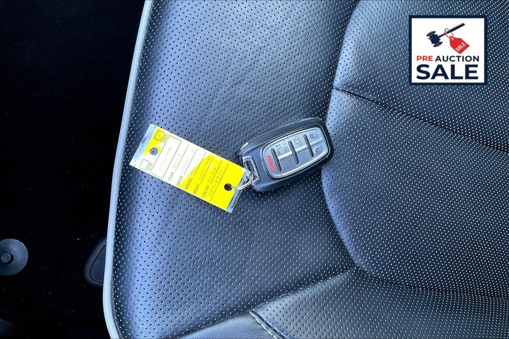 Used 2025 Chrysler Pacifica Limited FWD image 11