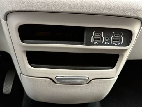 Used 2024 Chrysler Pacifica Touring-L FWD image 16