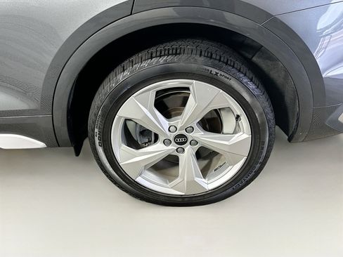 Used 2021 Audi Q5 2.0T Premium w/ Convenience Package image 11