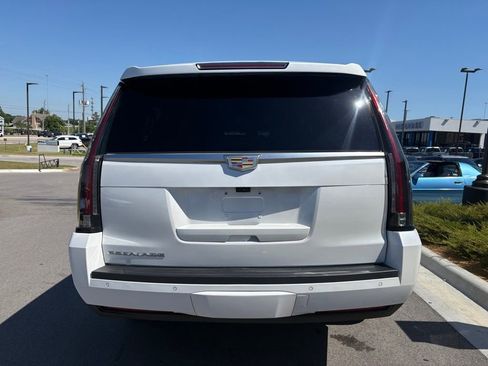 Used 2017 Cadillac Escalade ESV Platinum AWD/4WD image 5