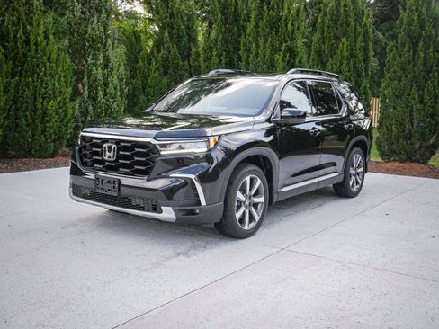 Used 2025 Honda Pilot Touring image 5