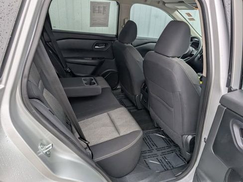 Used 2024 Nissan Rogue SV image 27