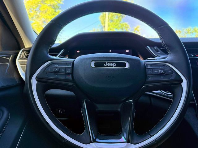 Used 2022 Jeep Grand Cherokee Laredo w/ Luxury Tech Group I AWD/4WD image 19