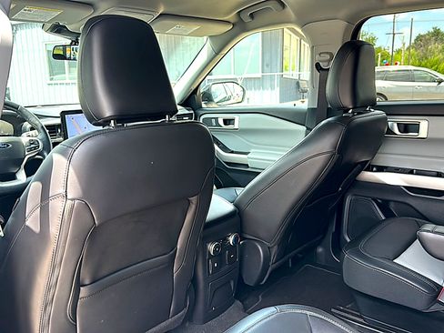 Used 2022 Ford Explorer XLT w/ Equipment Group 202A RWD image 17