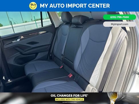 Used 2025 Volkswagen Tiguan SE AWD/4WD image 25