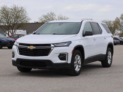 Used 2022 Chevrolet Traverse LS image 6