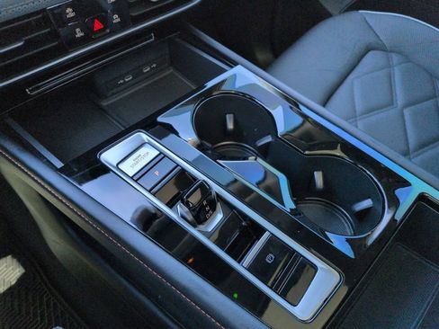 Used 2024 Volkswagen Atlas Peak Edition SE image 24