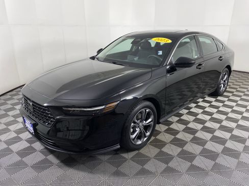Used 2023 Honda Accord EX image 11