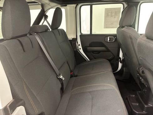 Used 2025 Jeep Wrangler Unlimited Sahara w/ Safety Group AWD/4WD image 16