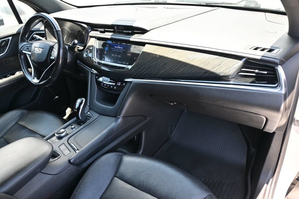 Used 2020 Cadillac XT6 Premium Luxury FWD image 12