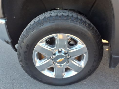 Used 2022 Chevrolet Silverado 2500 LTZ w/ Z71 Off-Road Package image 9