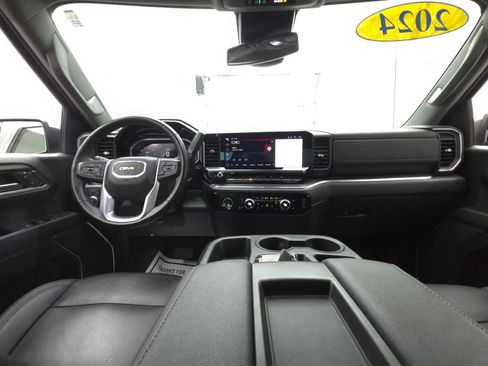 Used 2024 GMC Sierra 1500 SLT image 2