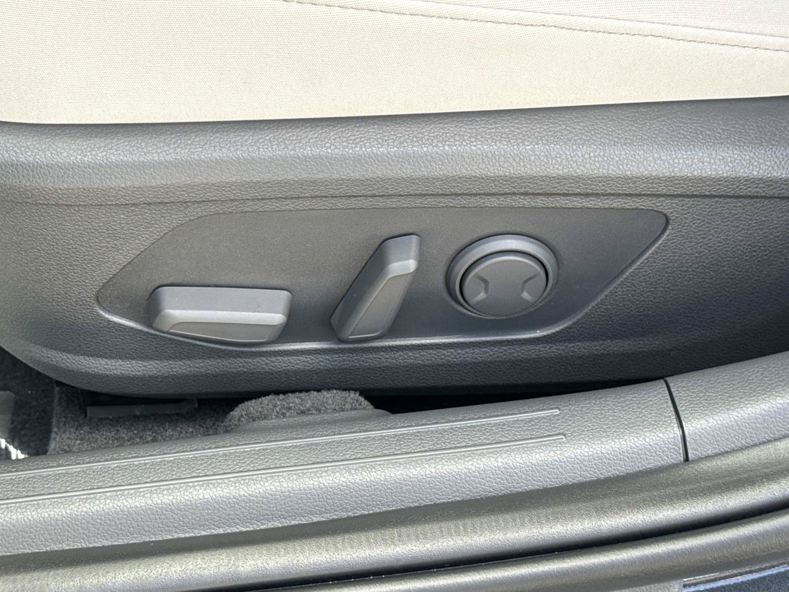 Certified 2025 Hyundai Sonata SEL AWD/4WD image 17