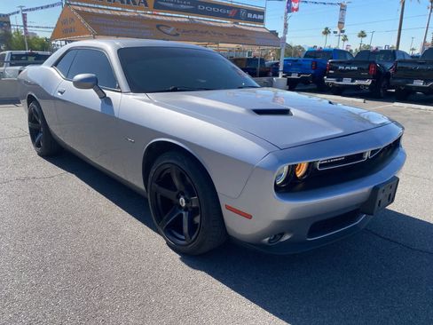 Used 2018 Dodge Challenger R/T RWD image 3