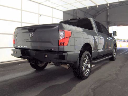 Used 2019 Nissan Titan SL w/ Chrome Package AWD/4WD image 7