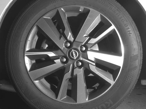 Used 2025 Nissan Versa SV FWD image 12