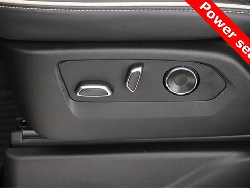 Used 2025 Cadillac Escalade ESV Sport image 19