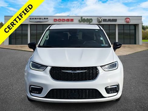 Certified 2024 Chrysler Pacifica Touring-L image 40