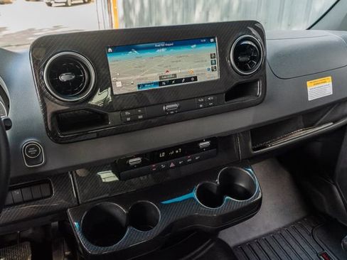 Used 2021 Mercedes-Benz Sprinter 2500 image 26
