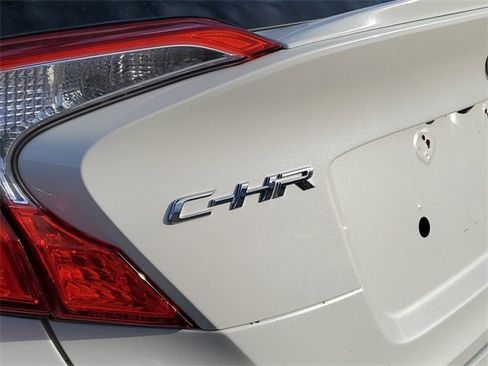 Used 2018 Toyota C-HR XLE image 30