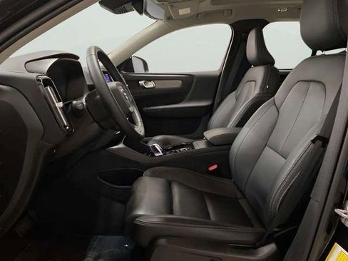 Used 2025 Volvo XC40 B5 Plus image 60