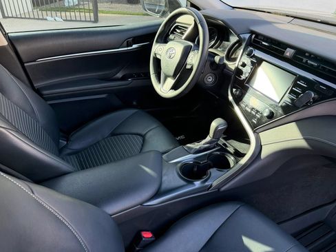 Used 2019 Toyota Camry SE FWD image 8