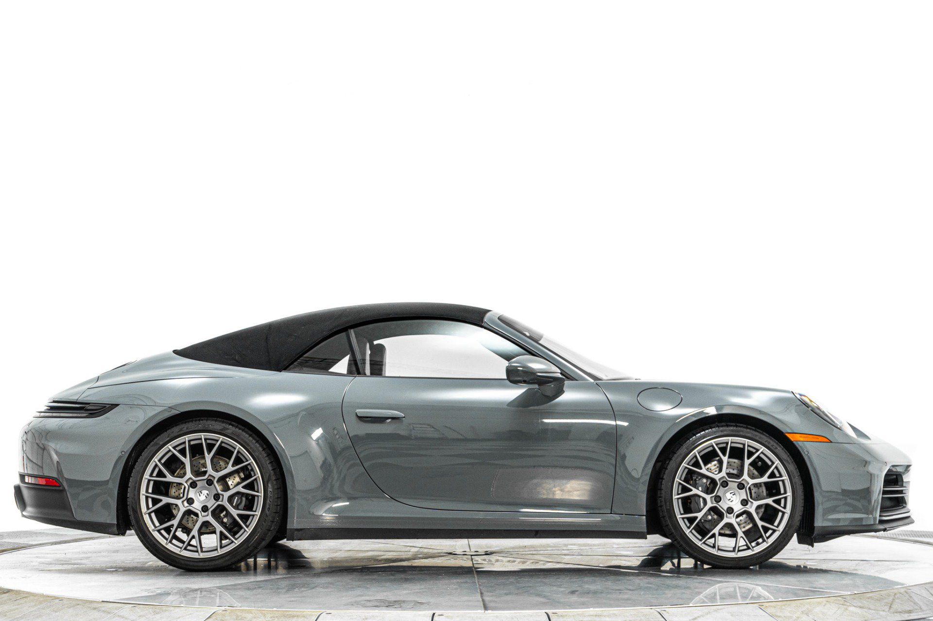 Used 2025 Porsche 911 Carrera RWD image 18