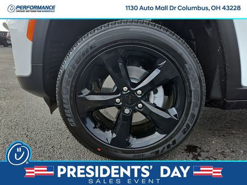 New 2025 Jeep Grand Cherokee Altitude image 9