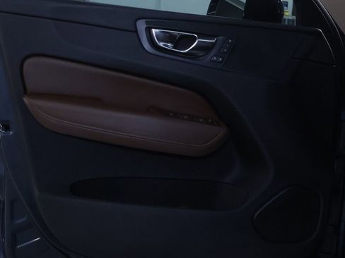 Used 2018 Volvo XC60 T6 Inscription w/ Convenience Package image 13