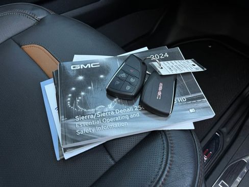 Used 2024 GMC Sierra 2500 AT4 w/ AT4 Premium Plus Package image 32