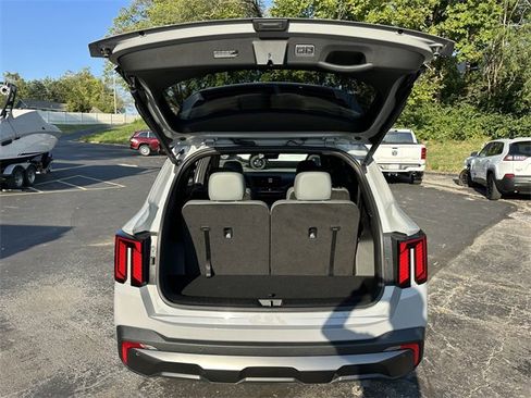 Used 2024 Kia Sorento SX Prestige w/ Sage Leather Package image 9