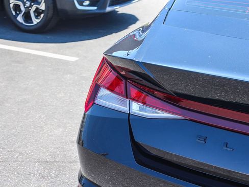 Certified 2023 Hyundai Elantra SE FWD image 8