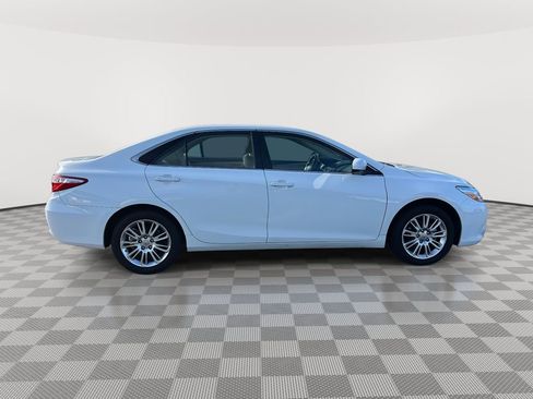 Used 2015 Toyota Camry LE image 2