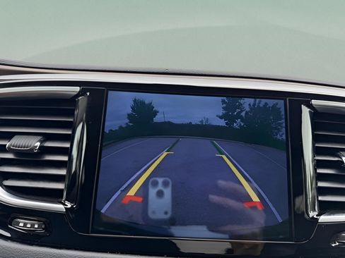 Used 2017 Chrysler Pacifica Touring-L Plus FWD image 18
