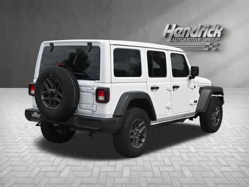 Used 2024 Jeep Wrangler Unlimited Sport AWD/4WD image 9