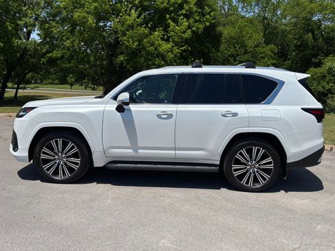 Used 2025 Lexus LX 600 4WD w/ Accessory Package (2T) image 7